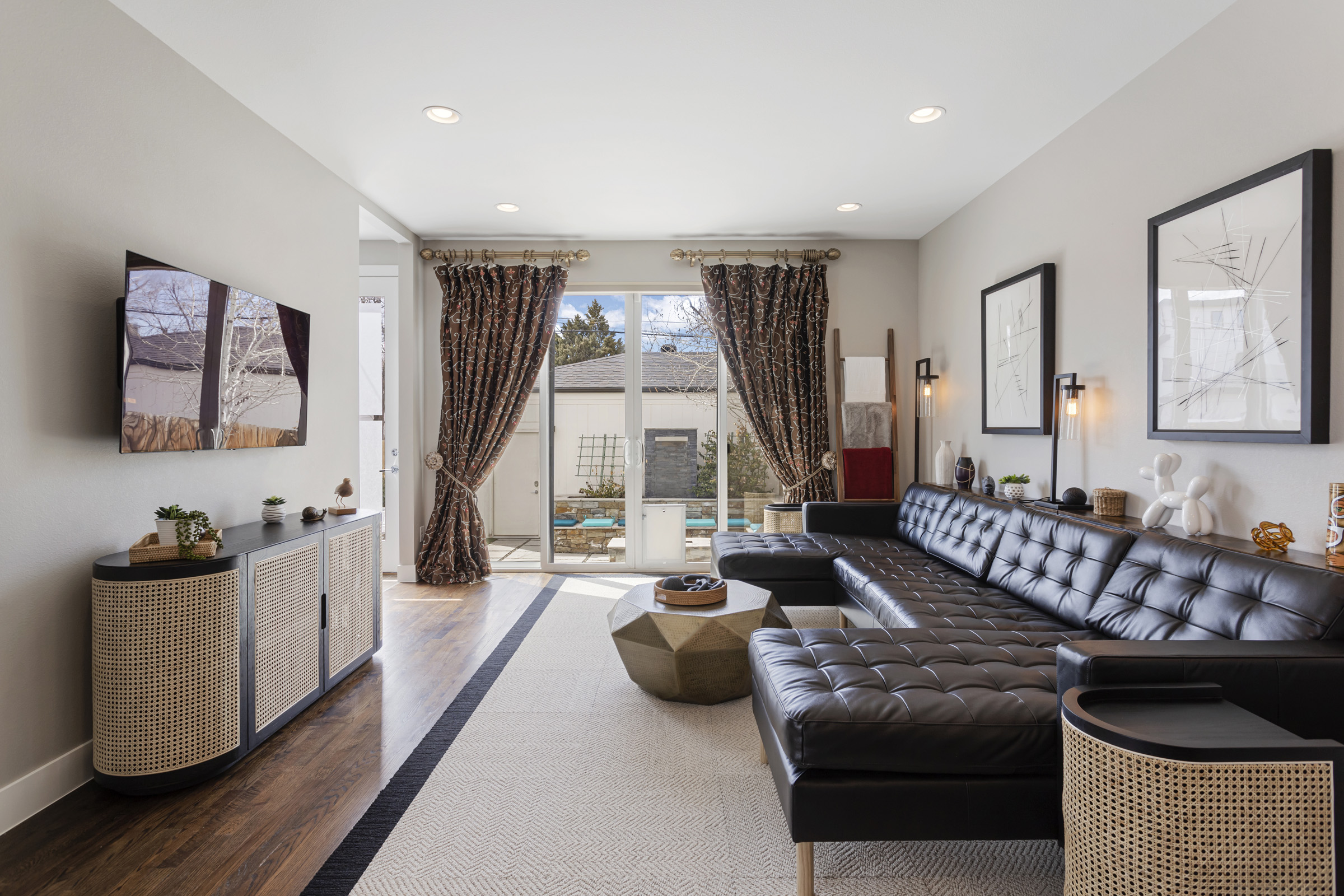 Luxury temporary housing Denver living room