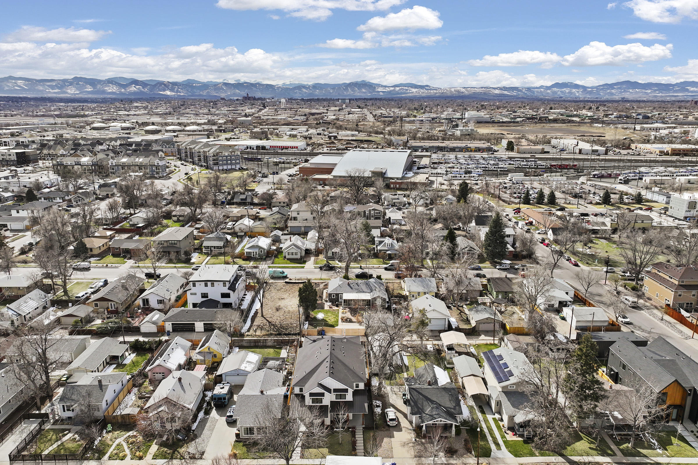 Furnished monthly rental for travel nurses in Denver